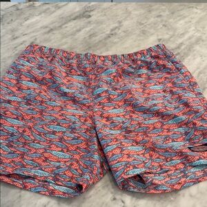Vineyard Vines 🐟 Colorful Fish Patterned Swim shorts 7” inseam